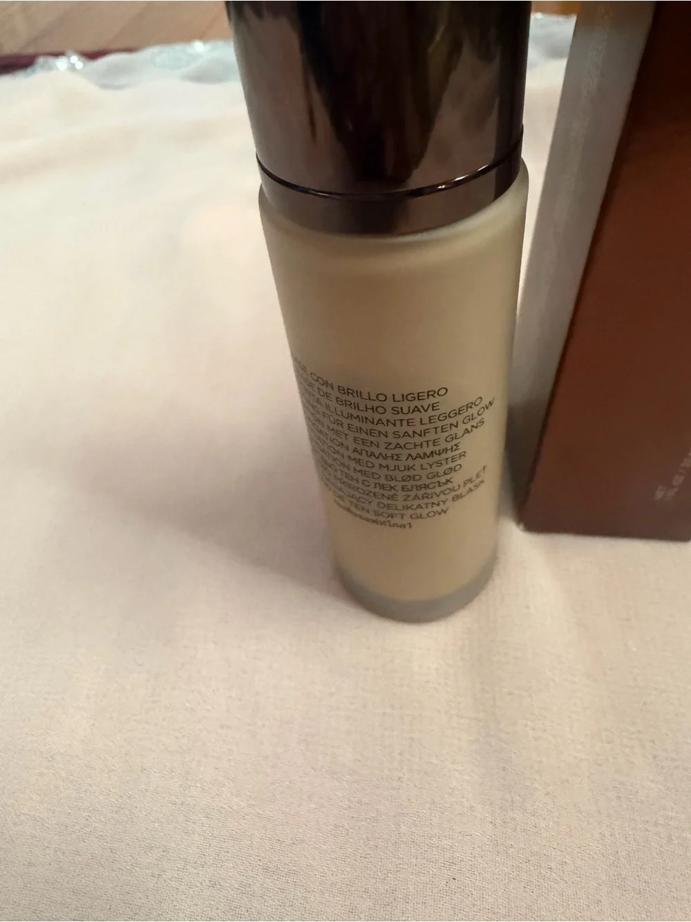 Hourglass Ambient Soft Glow Foundation -7.5